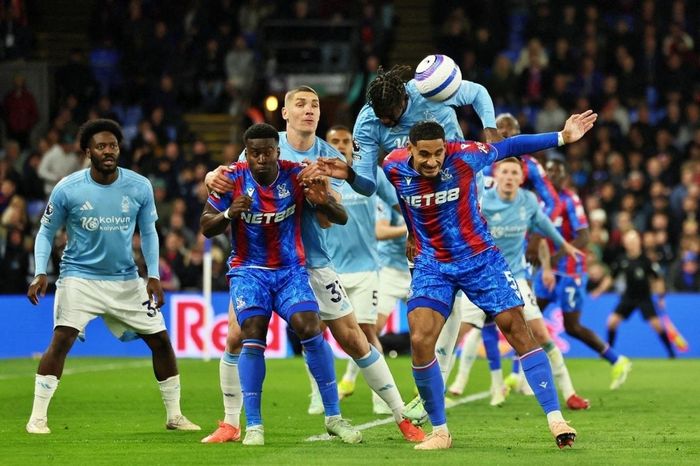 Hòa Crystal Palace, Nottingham lỡ cơ hội vào top 5 Ngoại hạng Anh