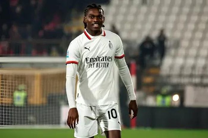 Rafael Leao giúp AC Milan thắng ngược Genoa