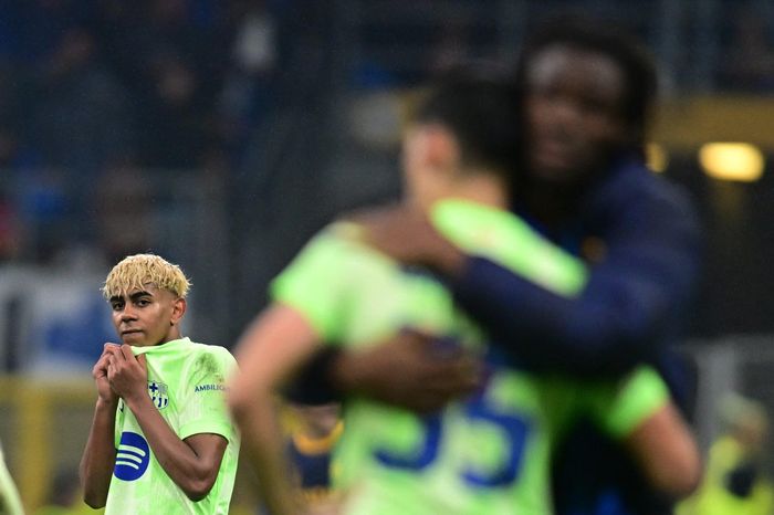 Barcelona gục ngã trong sự tàn nhẫn của bóng đá