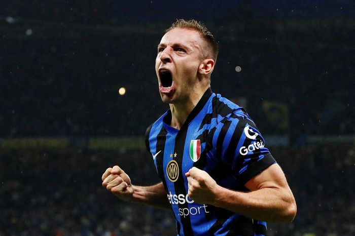 CĐV Inter Milan bẽ mặt khi bỏ về sớm
