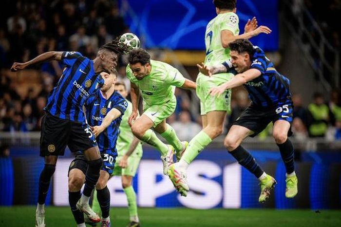 Barcelona thua trận cầu 7 bàn, Inter Milan vào chung kết Champions League