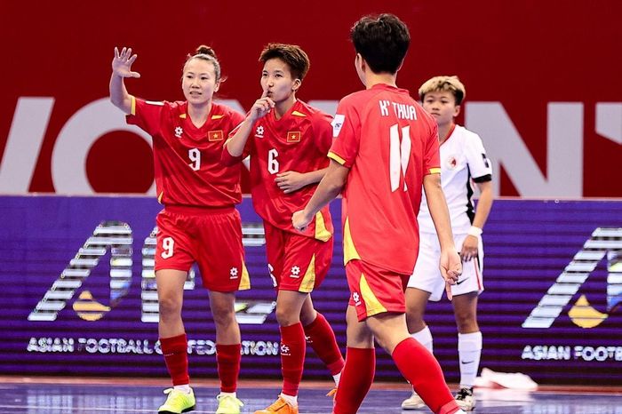 Đánh bại Hồng Kông 5 - 3, tuyển futsal nữ Việt Nam giành ngôi đầu bảng