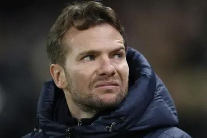 Cựu tiền vệ Man United bị Watford sa thải