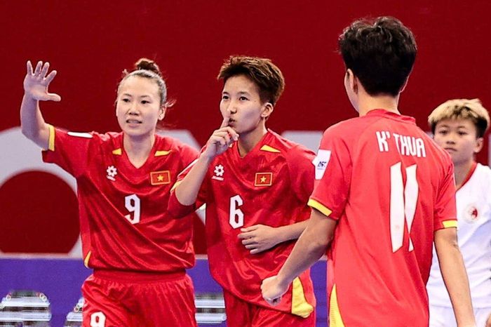 Cầu thủ sân 11 người giúp tuyển futsal Việt Nam thắng trận ở giải châu Á
