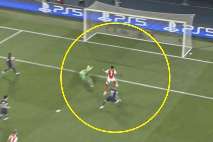 Khoảnh khắc không tưởng trong ngày Arsenal bị loại