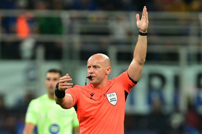 Trọng tài Marciniak lên tiếng khi bị tố xử ép Barca