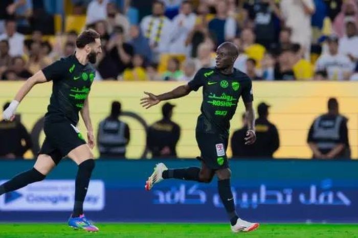 Al Ittihad ngược dòng đánh bại Al Nassr