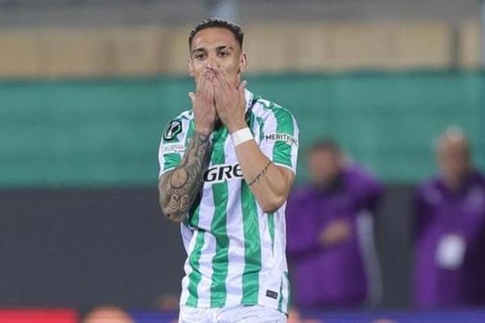 Lại lập siêu phẩm, Antony đưa Betis vào chung kết Conference League