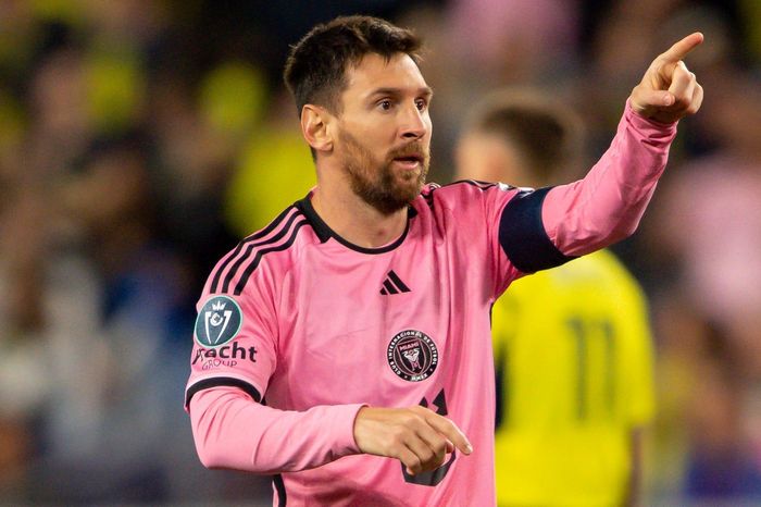Messi gây tranh cãi