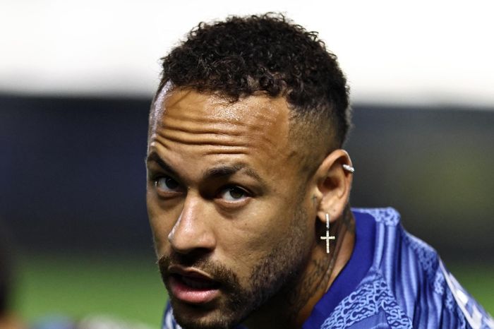 Neymar cạn thời gian ở Santos