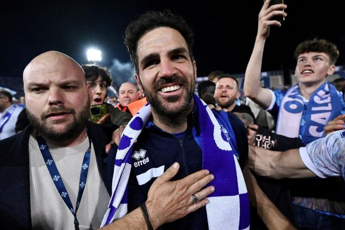 Đội của Fabregas thắng 6 trận liên tiếp