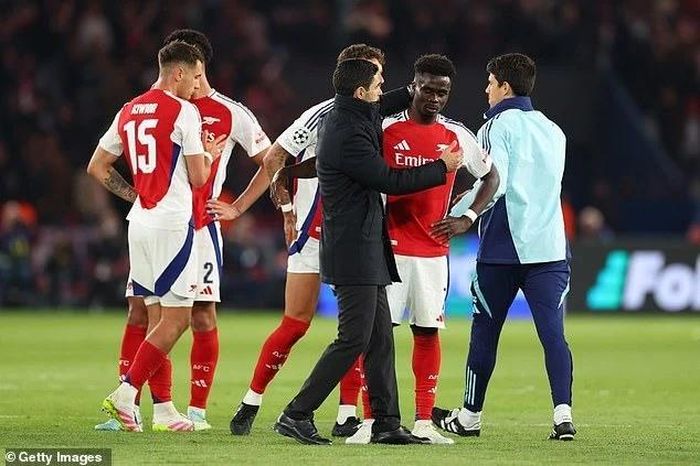 Arsenal có thể không đủ điều kiện dự Champions League