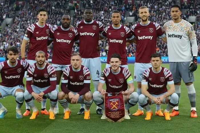 West Ham chia tay bốn cầu thủ