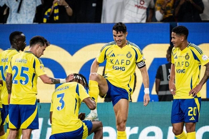 Ronaldo ra 'điều kiện oái oăm' để ở lại Al Nassr