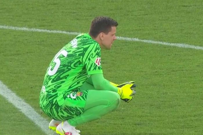 Szczesny bật khóc
