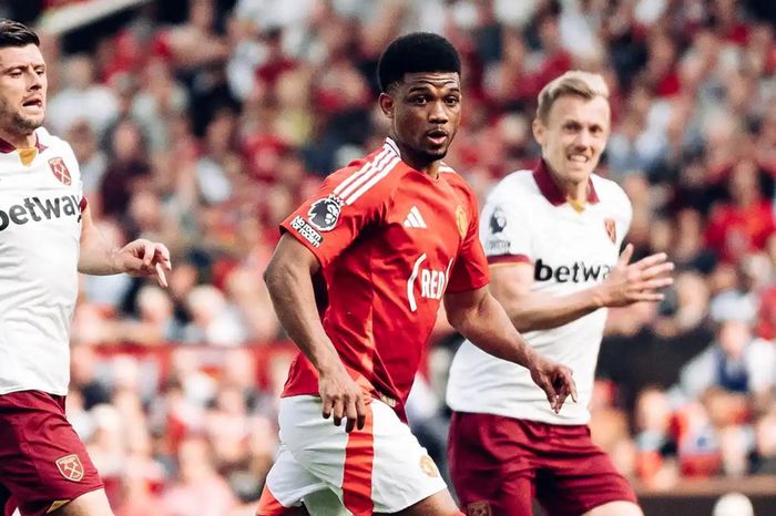 Manchester United tiếp tục trượt dài tại Premier League