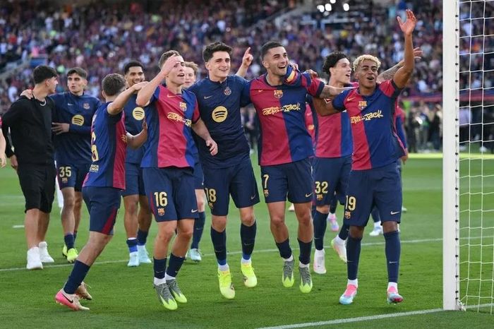 Ferran Torres tái lập hat-trick kiến tạo của Messi ở Barca