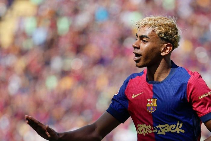 Lamine Yamal 'đá xoáy' Ronaldo và Mbappe ở Siêu kinh điển