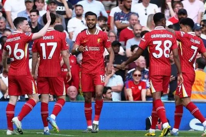 Arsenal thoát thua trước Liverpool