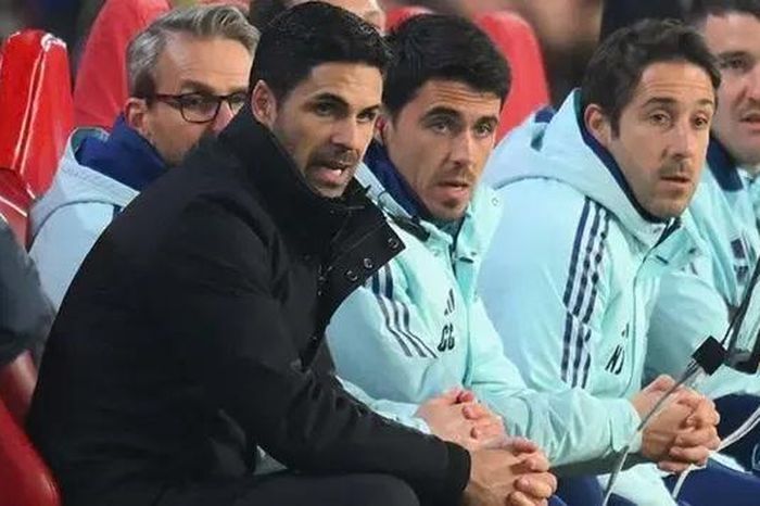 Arsenal làm sao để kiểm soát thẻ đỏ?