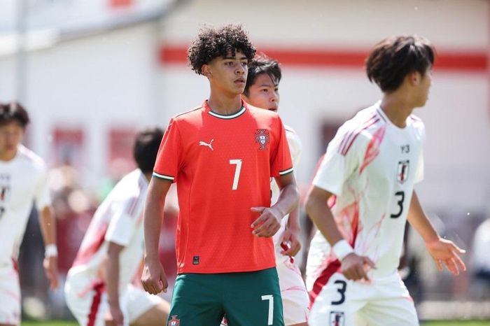 Con trai Ronaldo thi đấu thế nào ở trận ra mắt U15 Bồ Đào Nha?