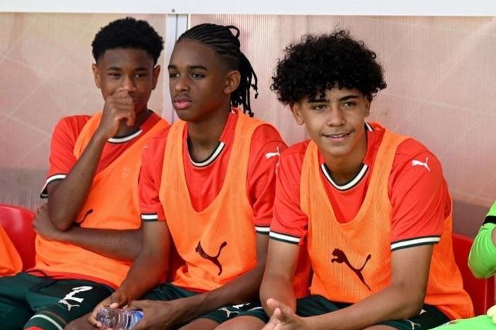 Phản ứng của Ronaldo khi con trai ngồi dự bị