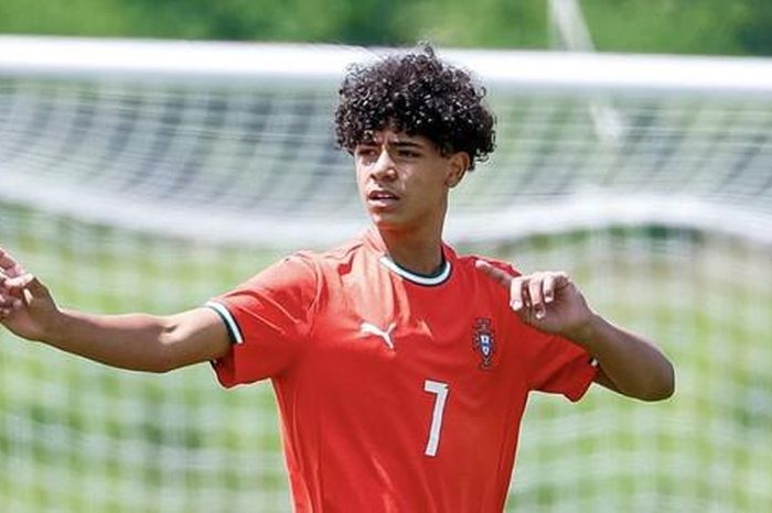 Con trai Ronaldo ra mắt tuyển trẻ Bồ Đào Nha