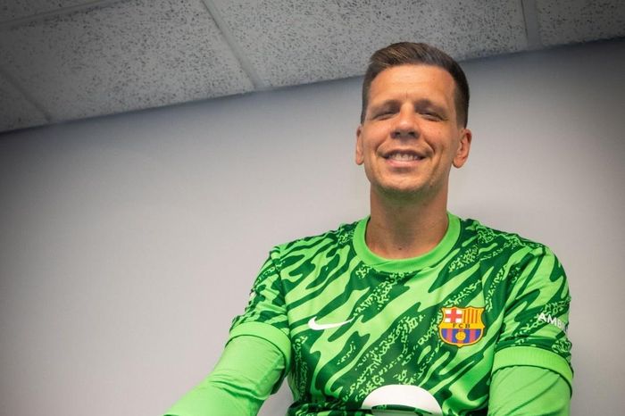 Szczesny thắng lớn trong canh bạc với Barcelona