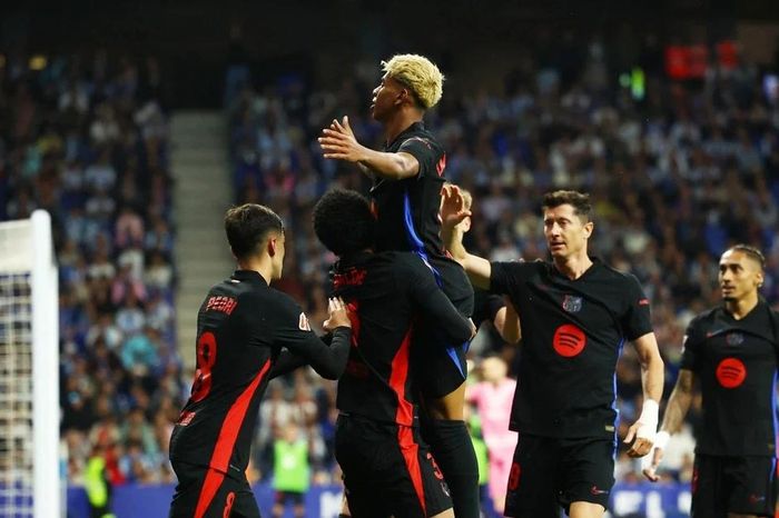 Barcelona bội thu tiền thưởng, Messi và Real Madrid chúc mừng