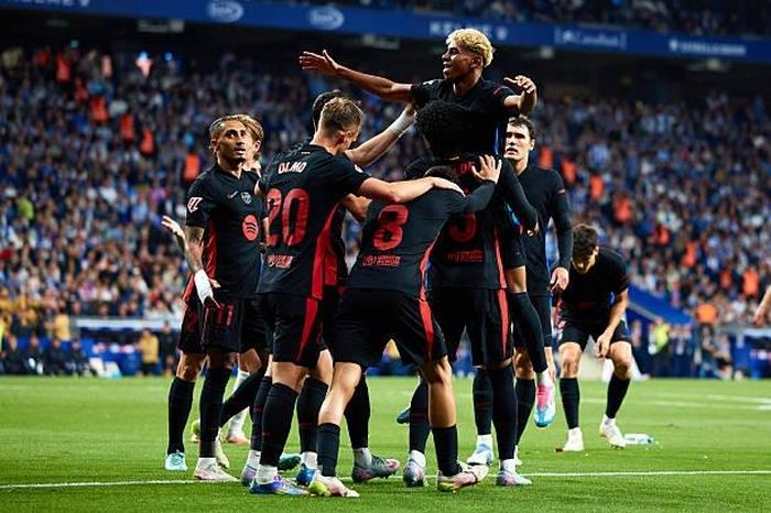 Barcelona vô địch La Liga sau chiến thắng ấn tượng ở derby xứ Catalan