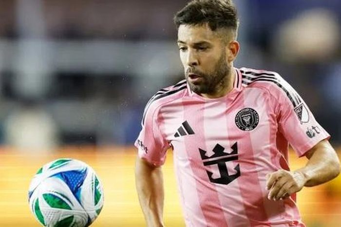 Jordi Alba sẽ tiếp tục sát cánh cùng Messi