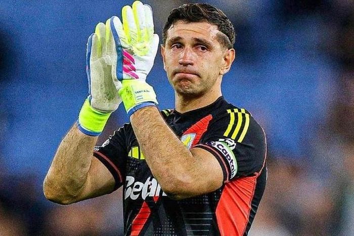 Emiliano Martinez bật khóc