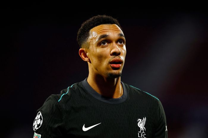 Phản ứng của Salah khi CĐV la ó Arnold