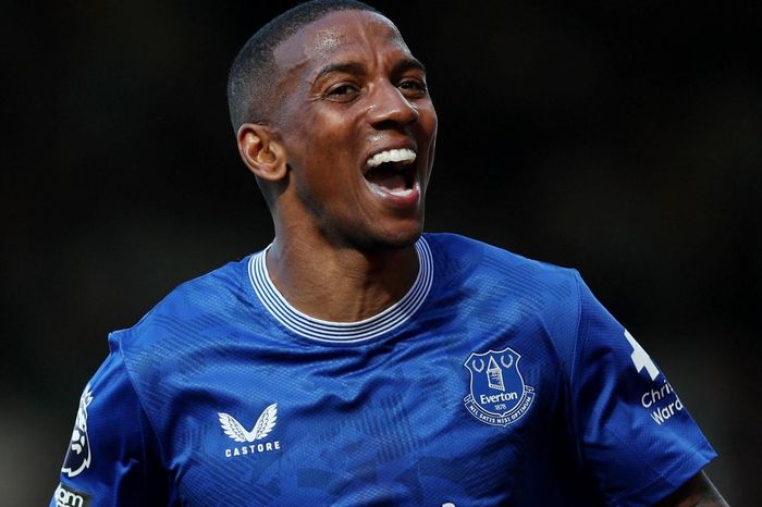 Ashley Young sắp thất nghiệp ở tuổi 39