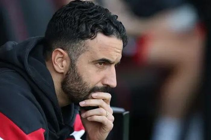 Man United đối diện với bài toán khó