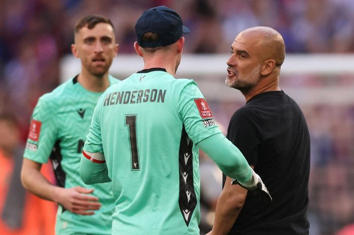 Guardiola tức giận với Henderson