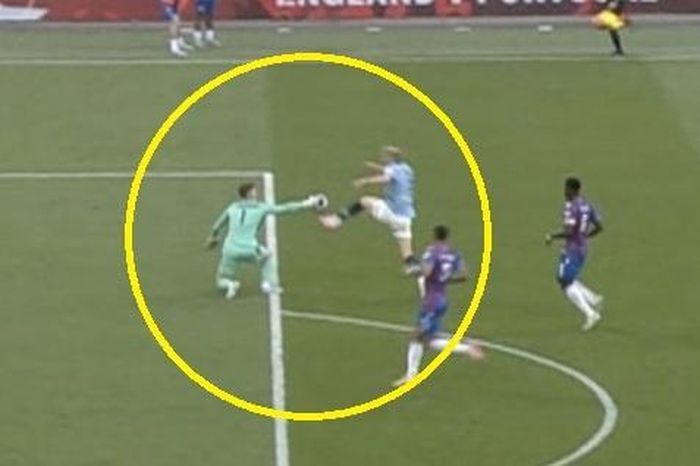 Tranh cãi trong ngày Man City gục ngã ở chung kết FA Cup