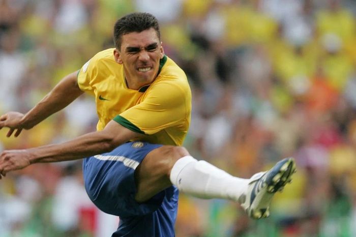 Huyền thoại bóng đá Brazil bị bỏng nặng