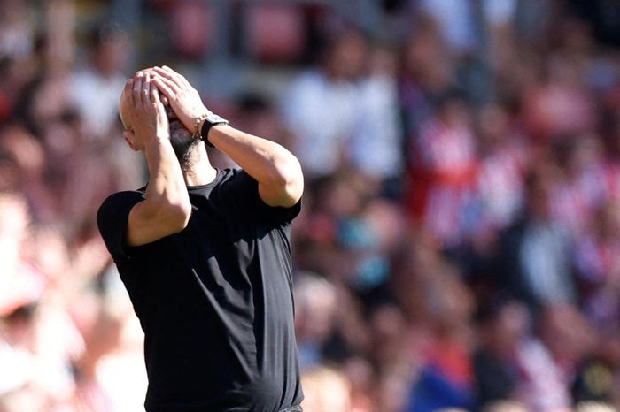 Man City trả giá đắt vì Pep suy nghĩ quá nhiều