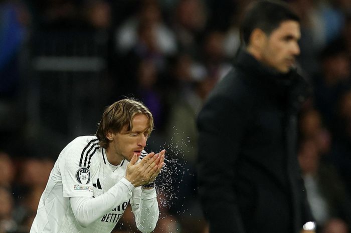 Modric bơ vơ về tương lai