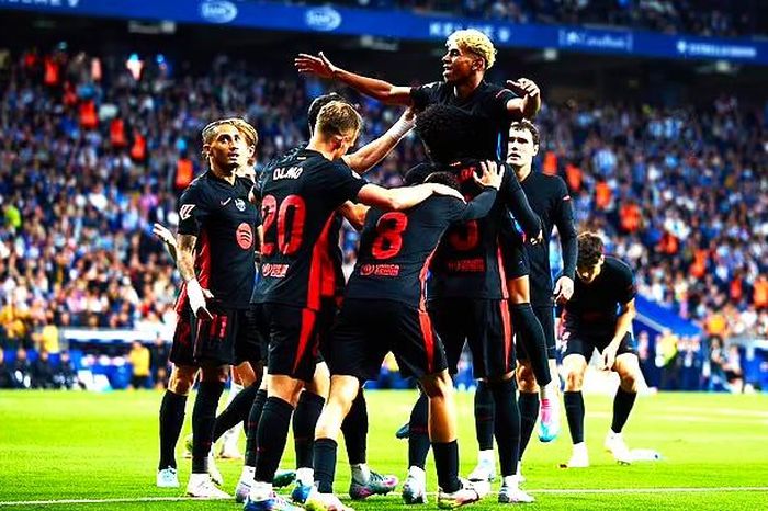 Hansi Flick biến Barcelona thành nhà Vua mới ở La Liga