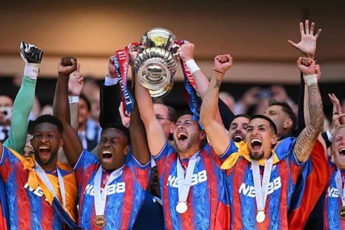 Thắng kịch tính Man City, Crystal Palace vô địch Cup FA