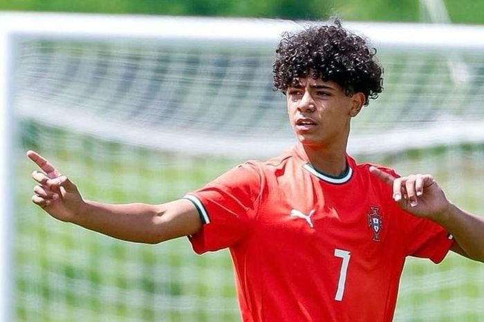 Con trai Ronaldo lập cú đúp bàn thắng giúp Bồ Đào Nha vô địch