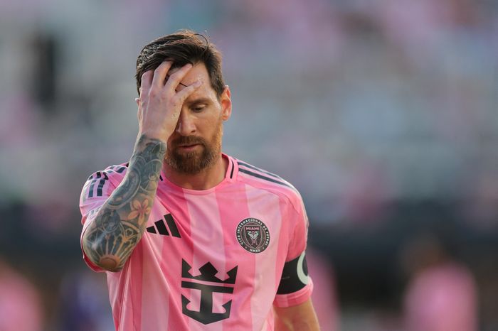 Đội của Messi khủng hoảng