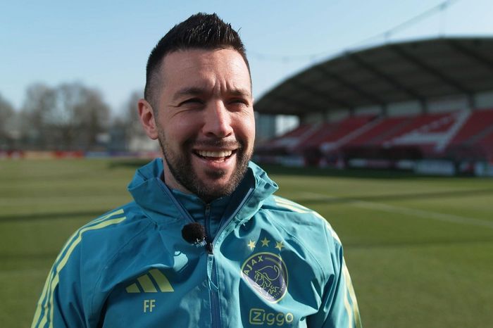 Ajax sa thải HLV sau đoạn kết đắng