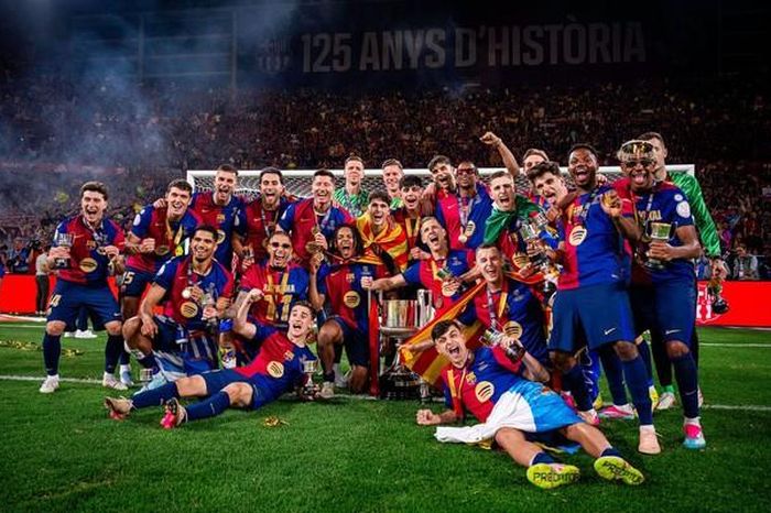 Sau cú ăn ba, Barcelona sẽ thanh lý gần nửa đội hình
