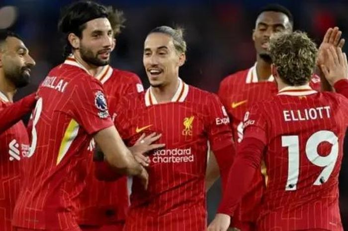 Liverpool lập kỉ lục ghi bàn tất cả các trận sân khách
