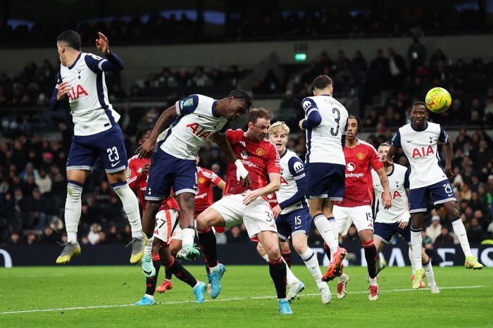 Man United và Tottenham, một lên thiên đường, một xuống địa ngục