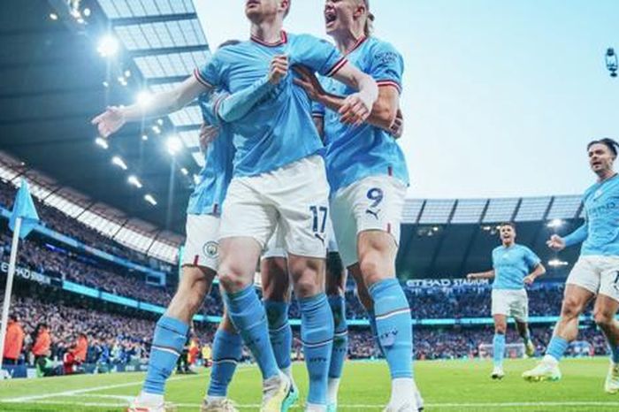 Huyền thoại Kevin de Bruyne sẽ được tạc tượng, HLV Pep Guardiola rơi lệ ngày chia tay anh