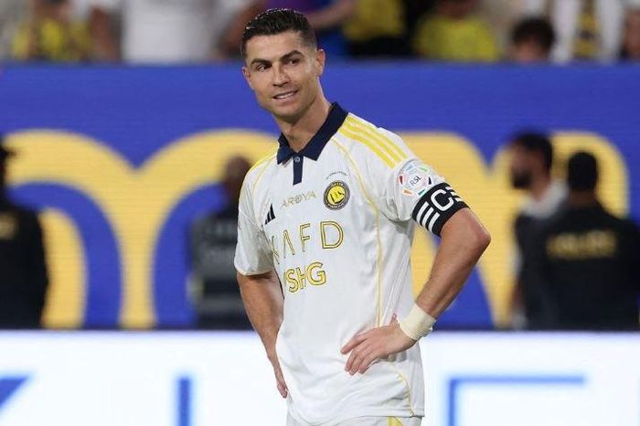 Ronaldo ghi bàn trong ngày trở lại